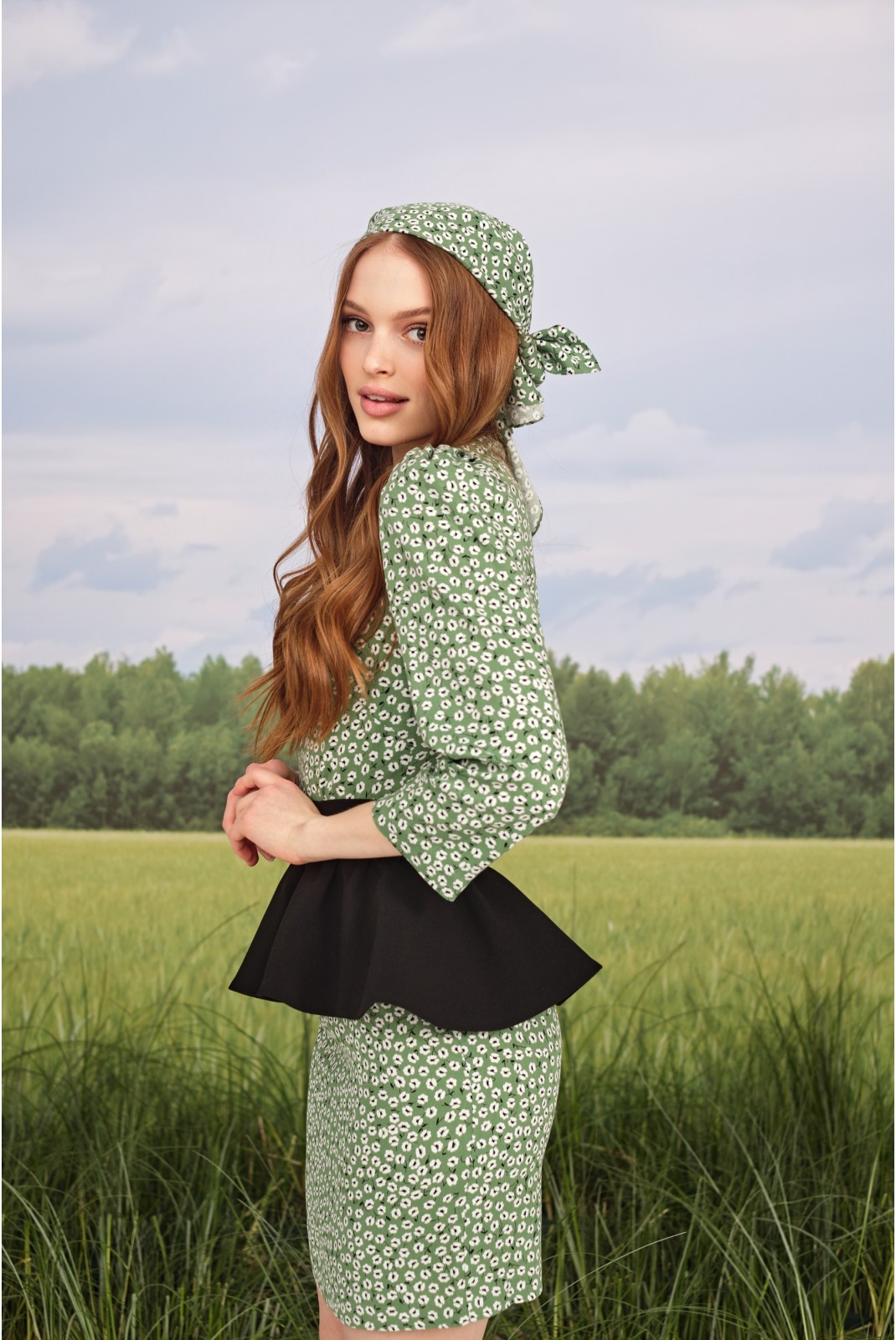  Платье с баской 