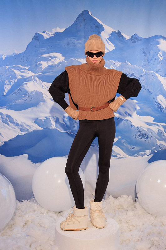  Вязаная манишка 'Сердце города' 