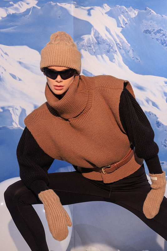  Вязаная манишка 'Сердце города' 