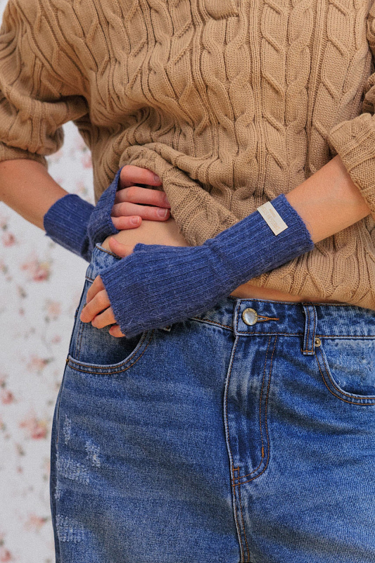  Вязаные митенки 'Morning haze' 