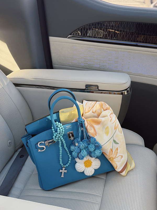  Чарм 'Анюта' 