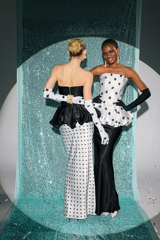  Корсет с баской 'Born to win' 