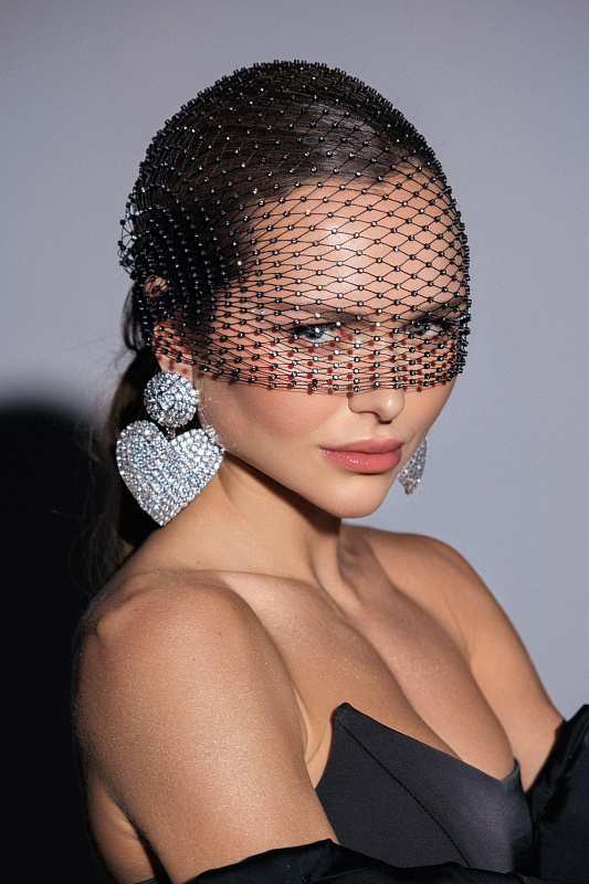  Вуаль на голову 'Untouchable' 