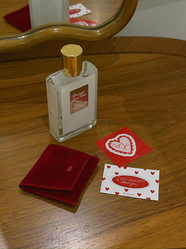  Стикер 'Целую' 